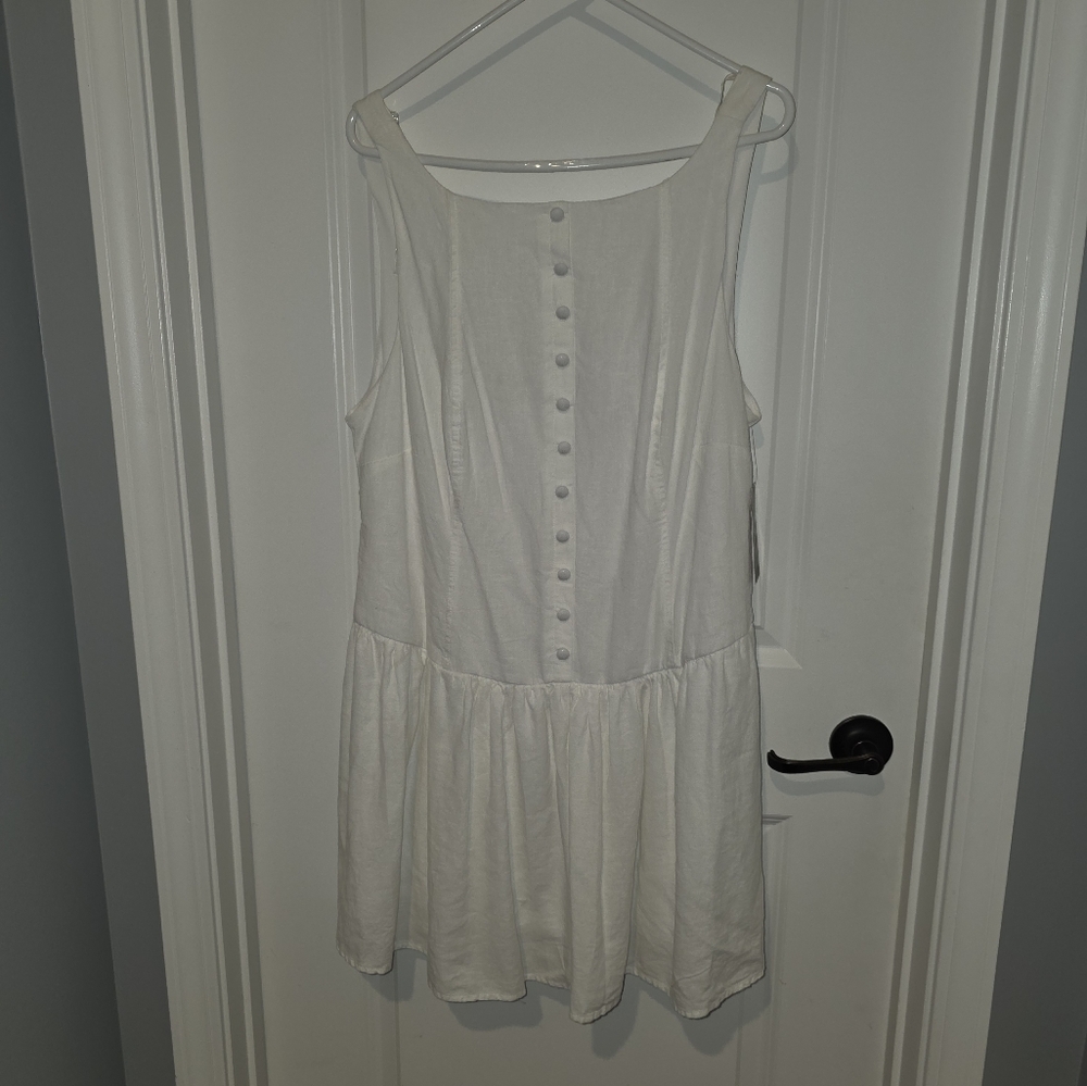 Elegant White Sleeveless Top